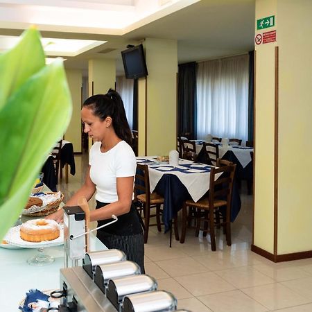 Hotel Gabbiano Porto San Giorgio Dış mekan fotoğraf