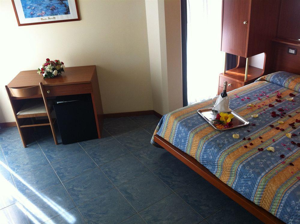 Hotel Gabbiano Porto San Giorgio Dış mekan fotoğraf