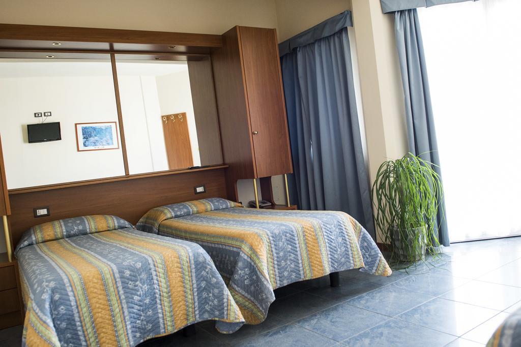 Hotel Gabbiano Porto San Giorgio Dış mekan fotoğraf