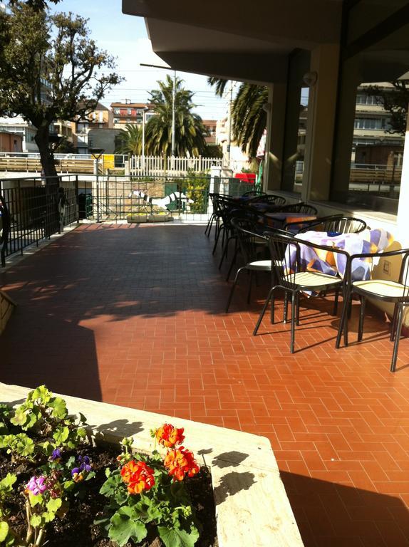 Hotel Gabbiano Porto San Giorgio Dış mekan fotoğraf