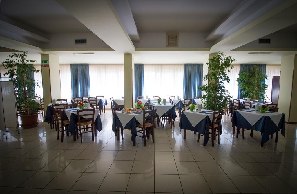 Hotel Gabbiano Porto San Giorgio Dış mekan fotoğraf