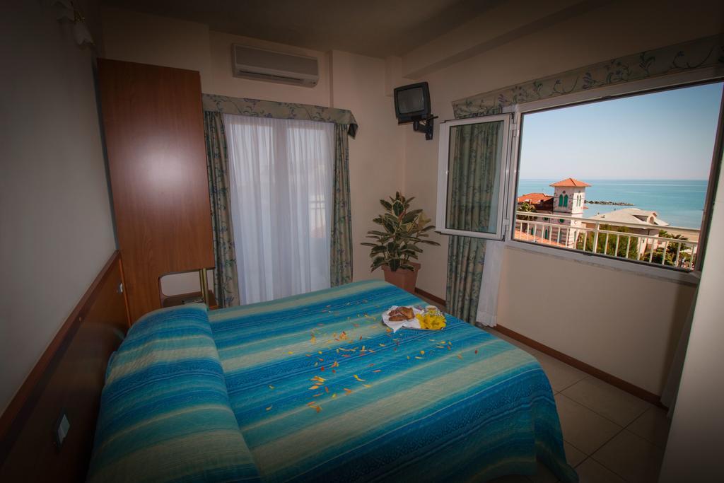 Hotel Gabbiano Porto San Giorgio Dış mekan fotoğraf