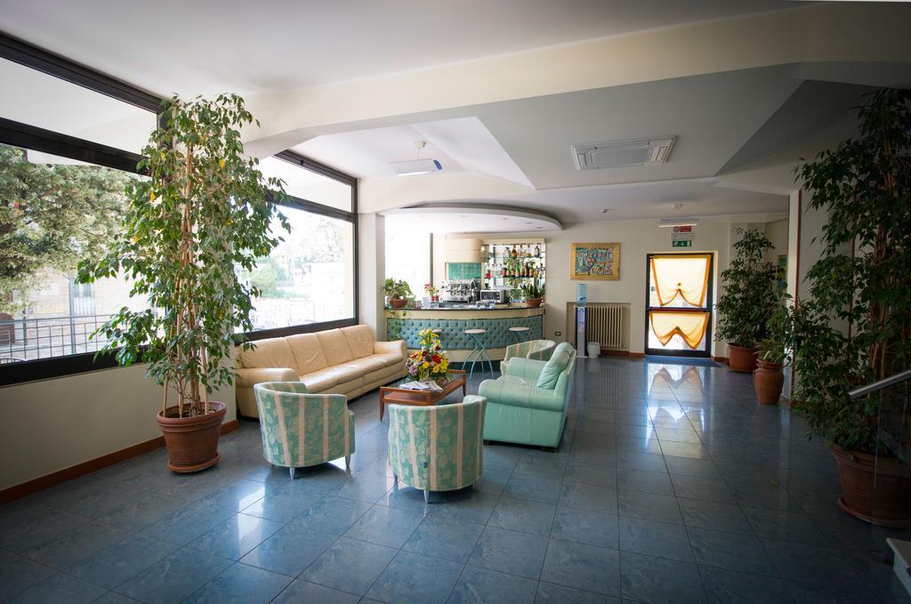 Hotel Gabbiano Porto San Giorgio Dış mekan fotoğraf