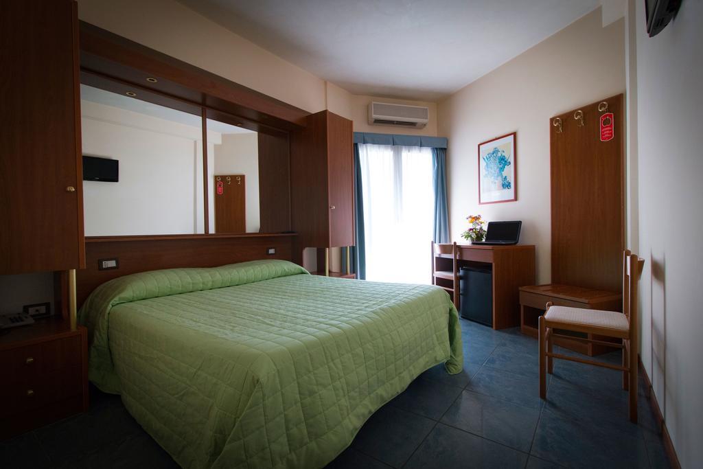 Hotel Gabbiano Porto San Giorgio Dış mekan fotoğraf
