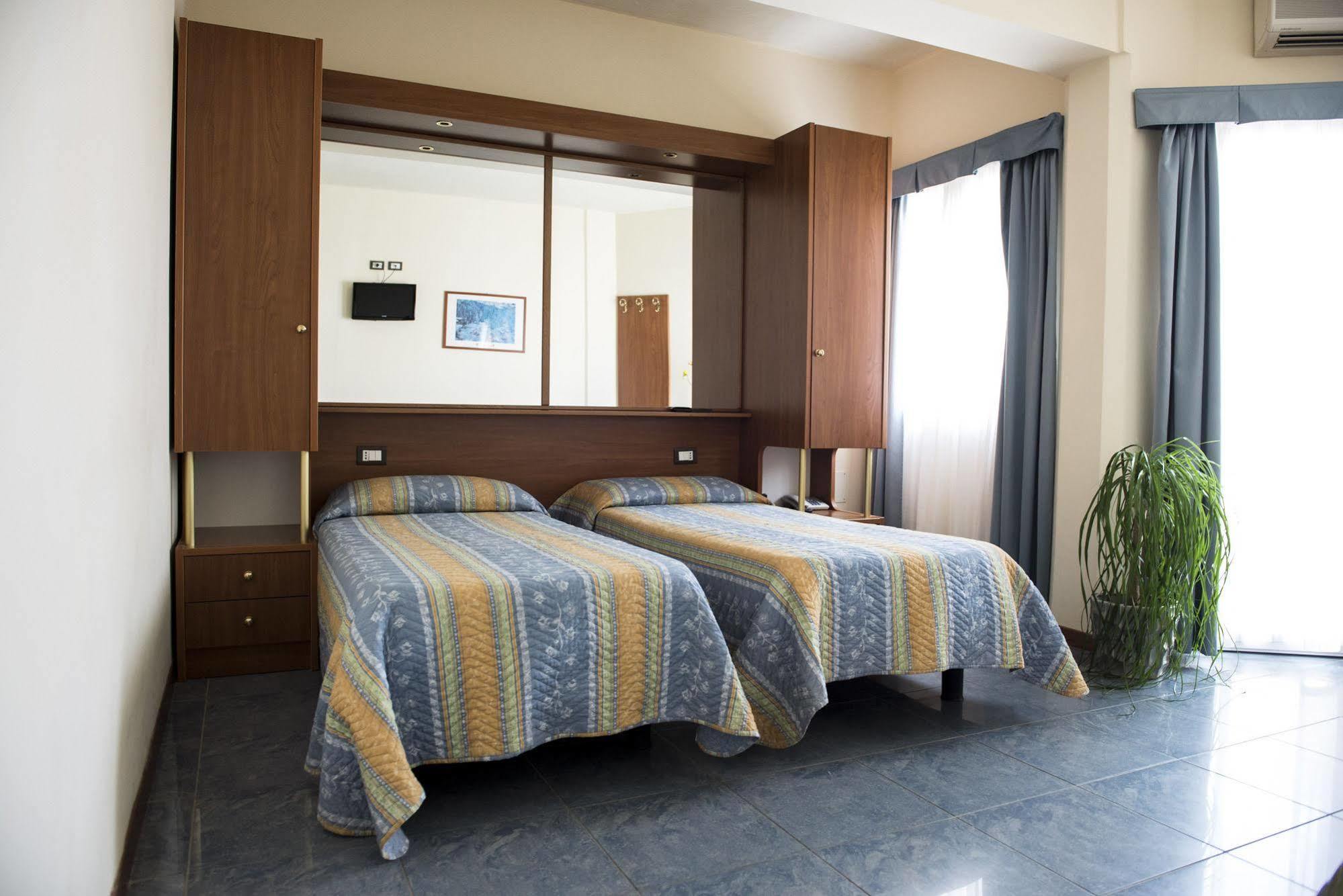 Hotel Gabbiano Porto San Giorgio Dış mekan fotoğraf