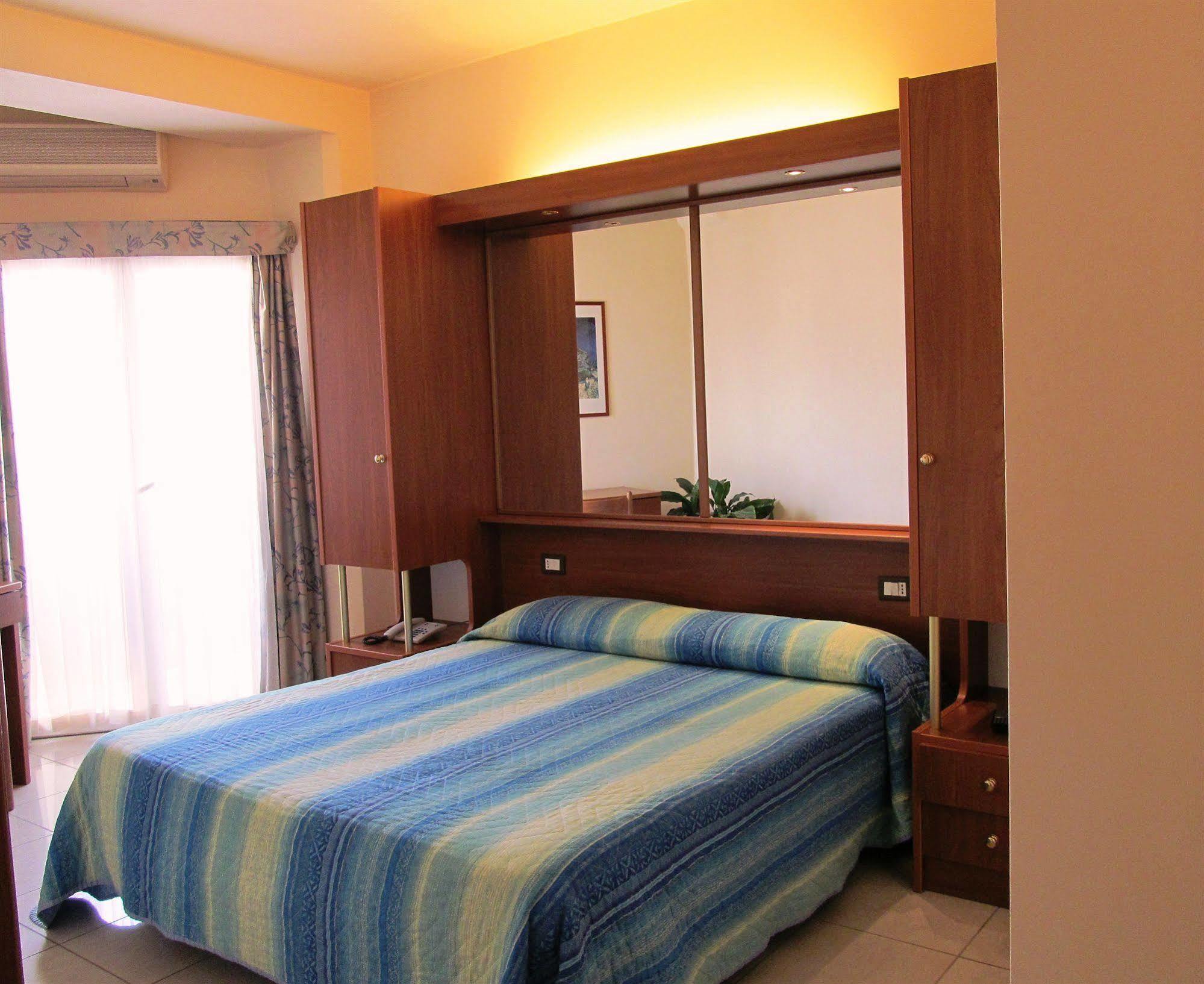 Hotel Gabbiano Porto San Giorgio Dış mekan fotoğraf