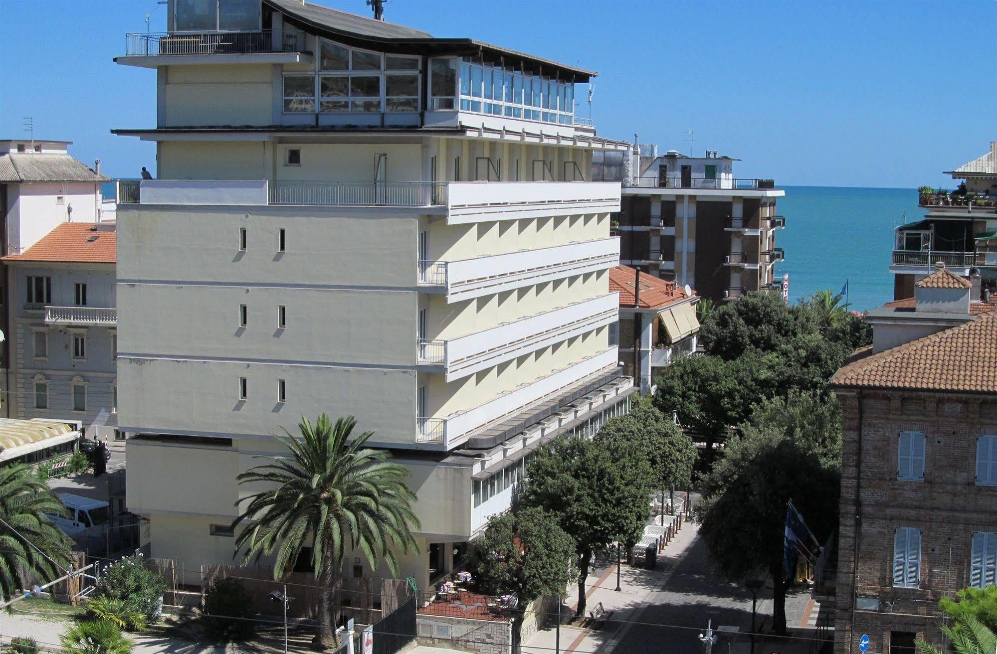 Hotel Gabbiano Porto San Giorgio Dış mekan fotoğraf